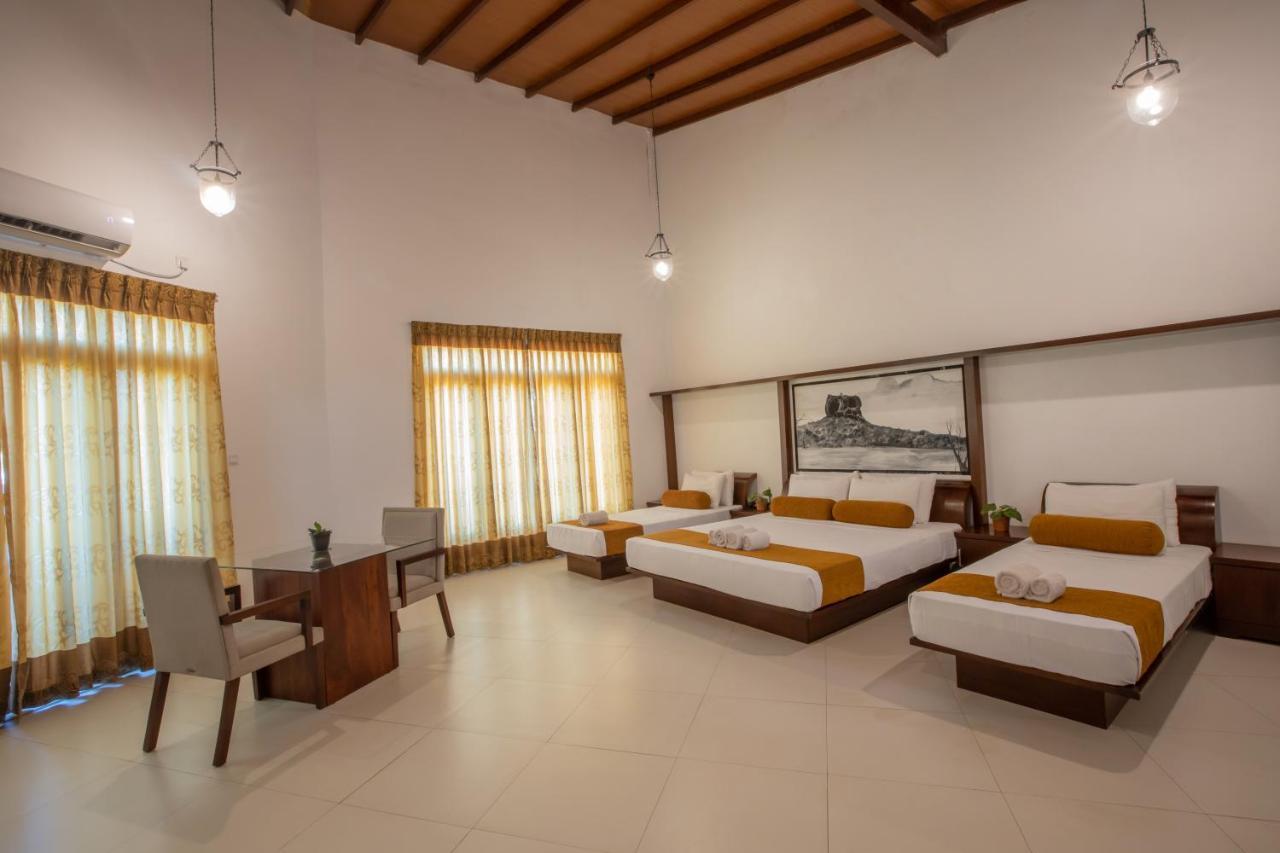 Sigiriya Wewa Addara Hotel - Hotel By The Lake Buitenkant foto