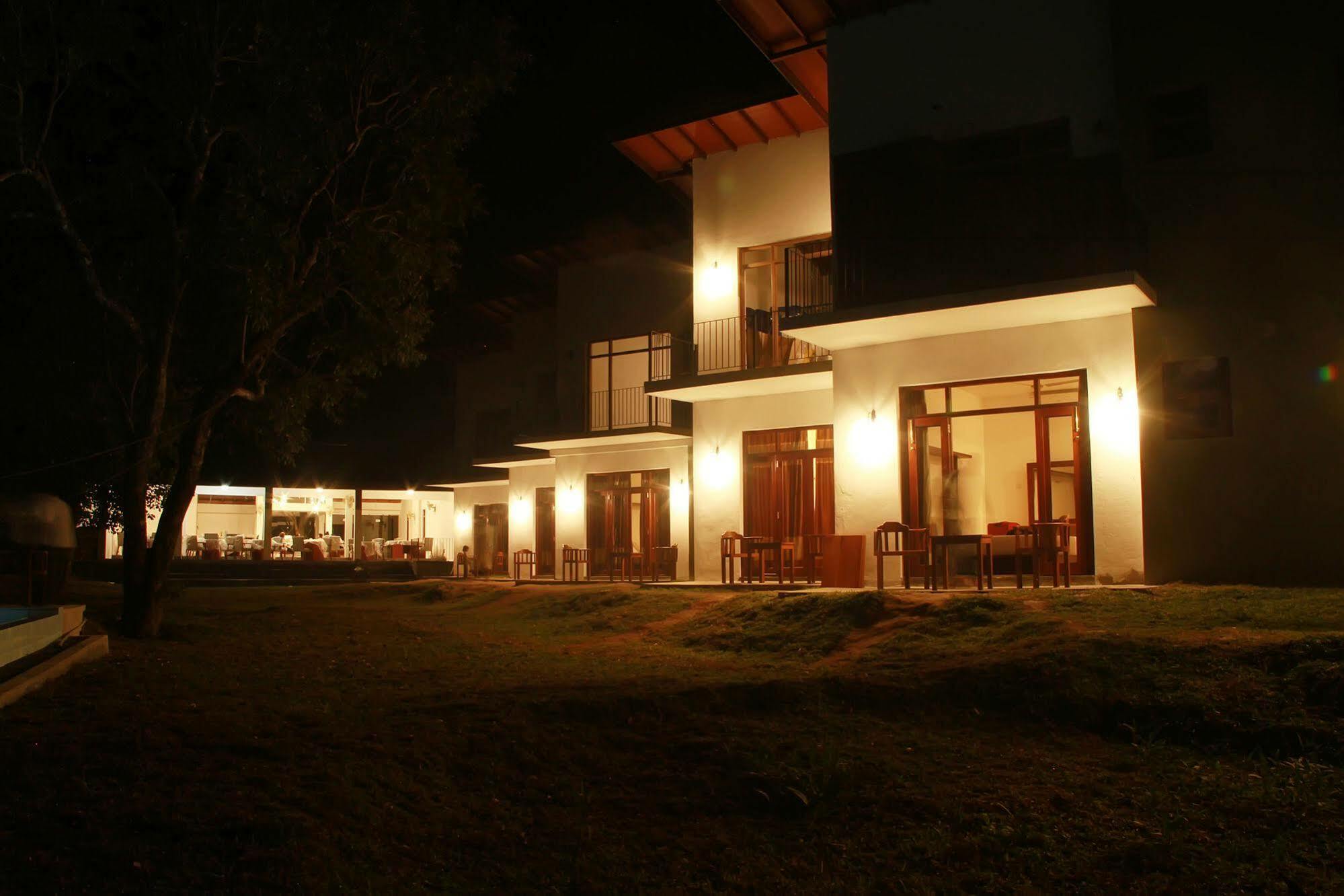 Sigiriya Wewa Addara Hotel - Hotel By The Lake Buitenkant foto
